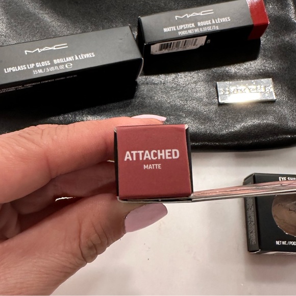 MAC bundle with extra lipstick - Picture 3 of 7